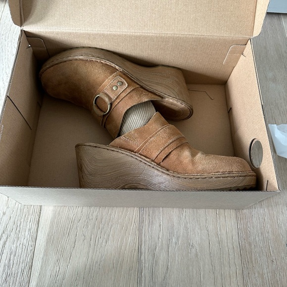 Born clogs in Camel , Size 9 ( New Without Box) - Picture 4 of 5